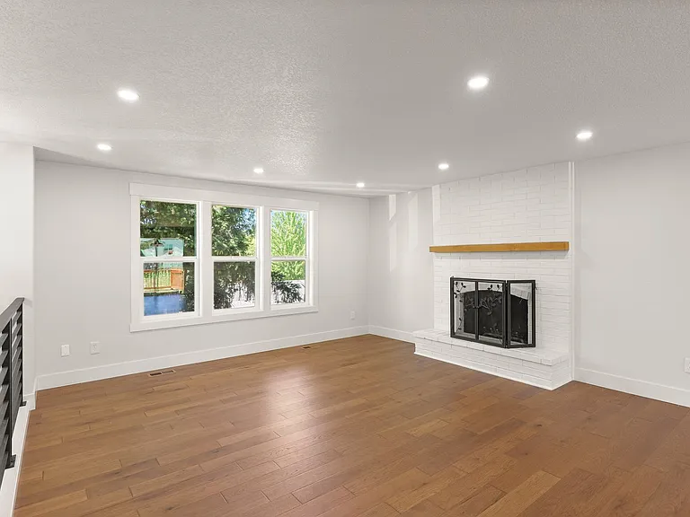 17714 SE Cook St — Photo 8