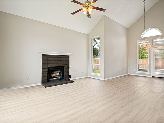 5th image of 143 Cresthaven Dr