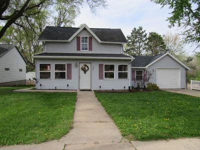 208 Cascade St SE, Hopkinton, IA, 52237