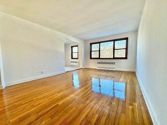 2nd image of 14-04 Astoria Park S #2