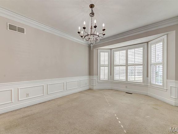 3rd image of 8822 Lynn Ln