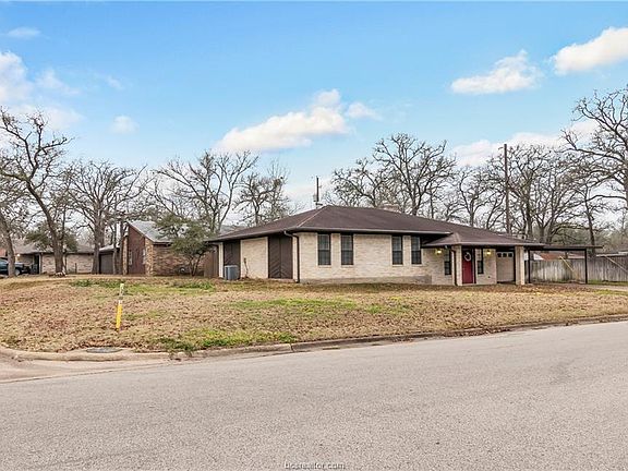 3rd image of 3002 Forestwood Dr