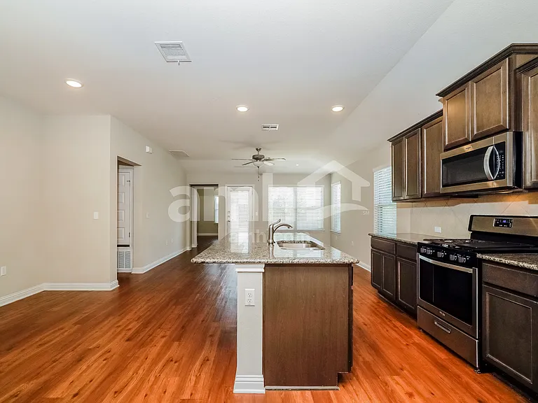 8105 Cottage Rose Dr — Photo 5