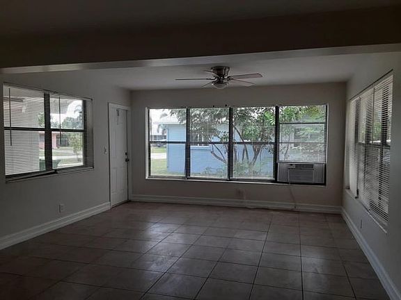 3rd image of 213 Tam O Shanter Dr