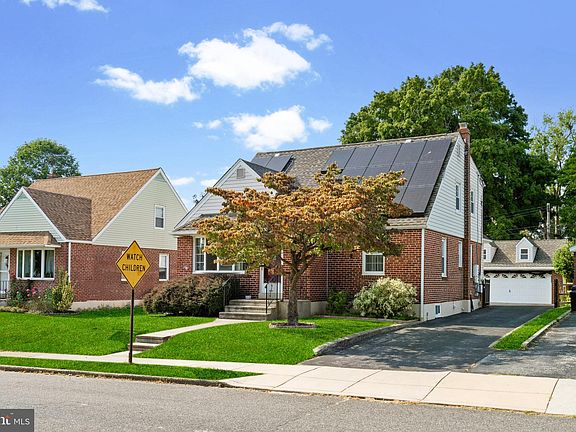 3rd image of 1919 Armstrong Ave