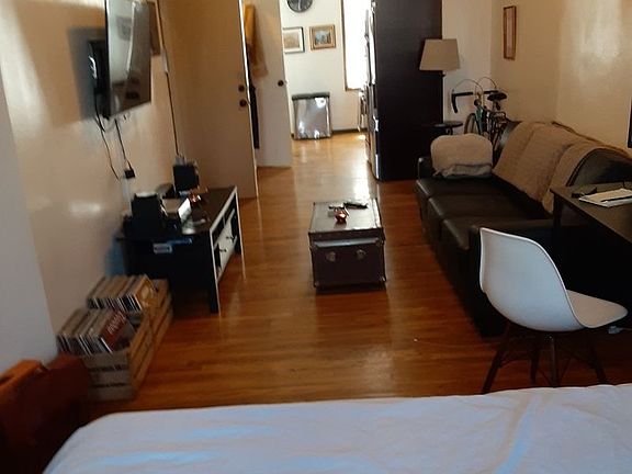 5th image of 144 Suydam St #2