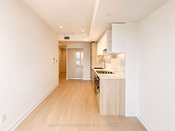 4th image of 252 Church St #5305