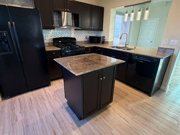4th image of 10497 Mandolina Hills St