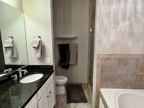 2nd image of 1378 N Wolcott Ave APT 2C