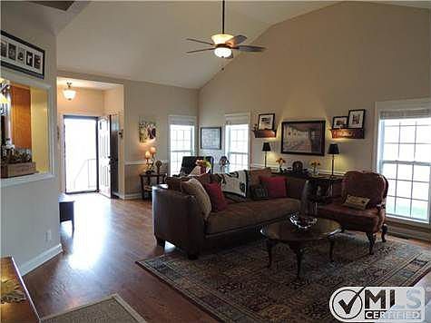 3rd image of 2235 Fairfax Dr