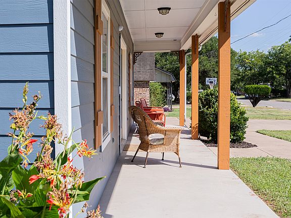 4th image of 310 Glen Rose Ave