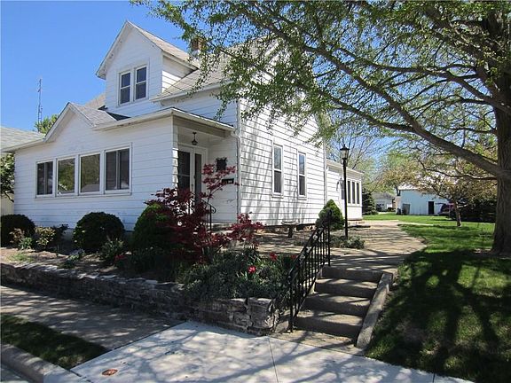 2nd image of 104 N Jefferson St
