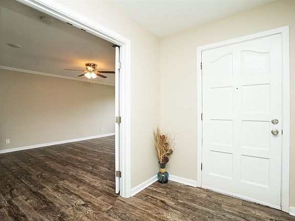 3rd image of 510 Meadowbrook Dr