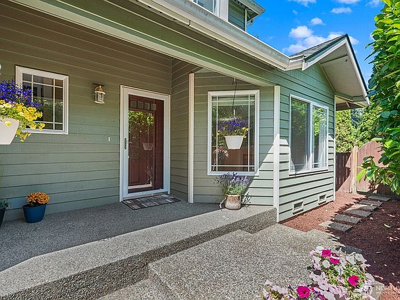 3rd image of 15732 Interlake Avenue N