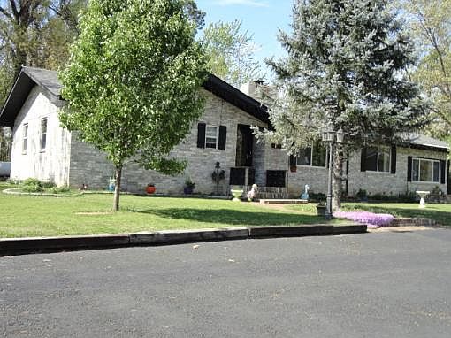 1st image of 40 White Oak Cir
