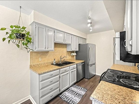 3rd image of 9786 Orangewood Dr