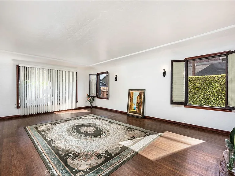 429 Olive Ave — Photo 4