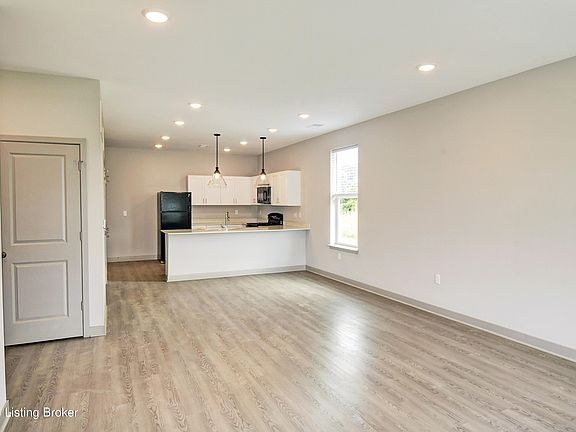 4th image of 11611 Longevity Ln