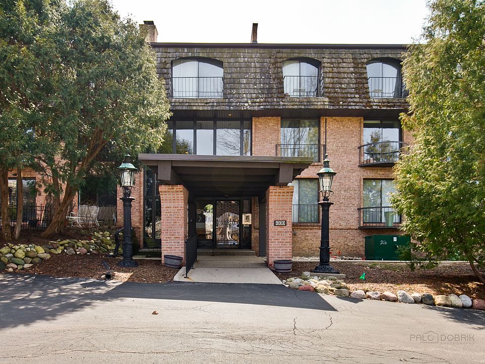 1st image of 600 W Russell St APT 211