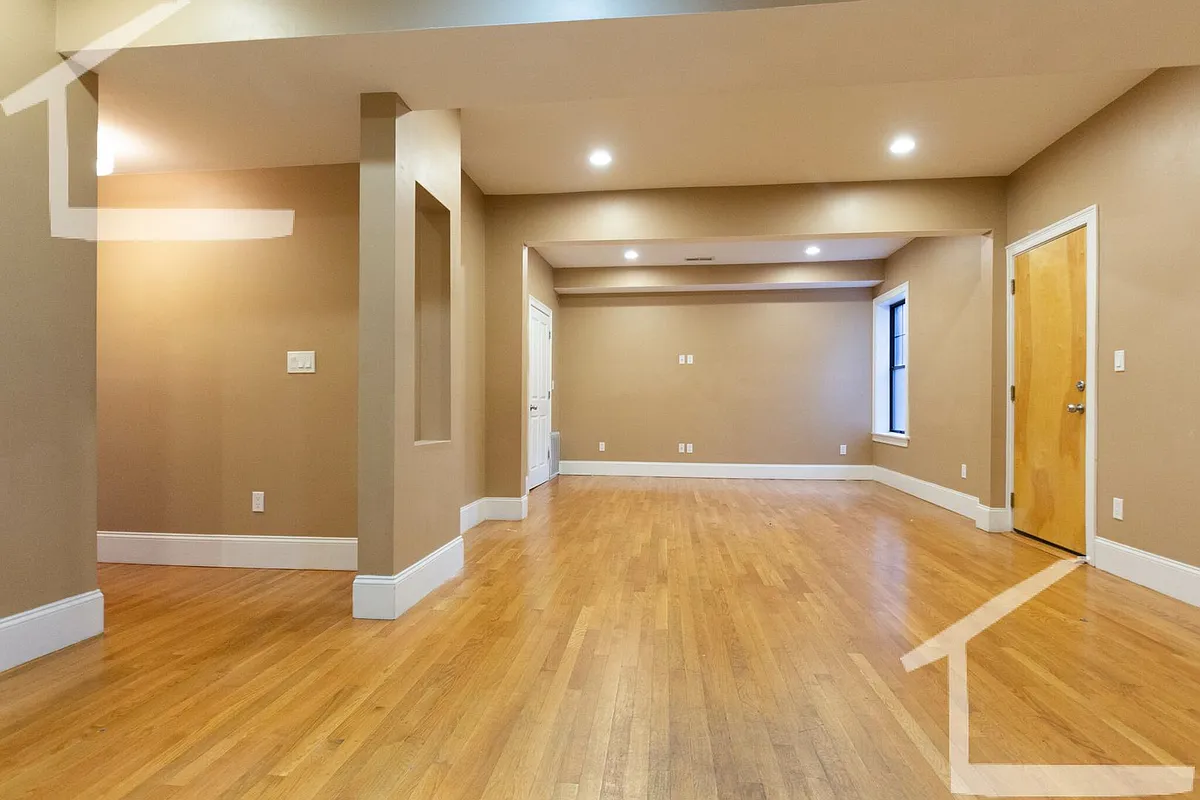 Building Photo - 1590 Beacon St #3C