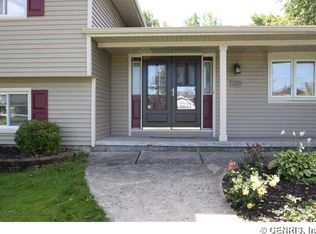 529 Shorecliff Dr, Rochester, NY 14612