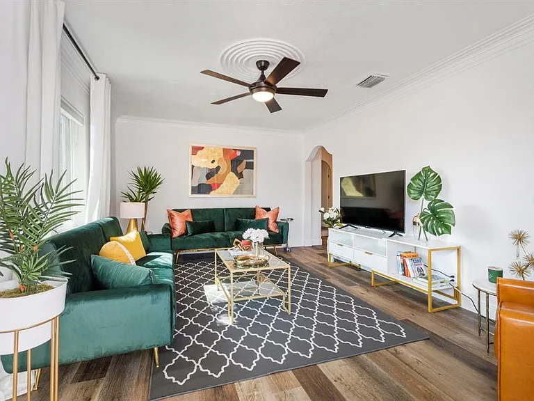 2402 W Cypress St — Photo 3