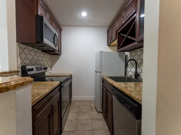 32 Crossings Circle #B, Boynton Beach, FL 33435