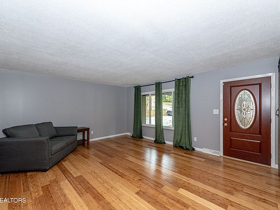 4th image of 3002 Marvin Cir