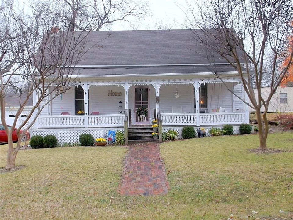 1st image of 221 W Red Bud St