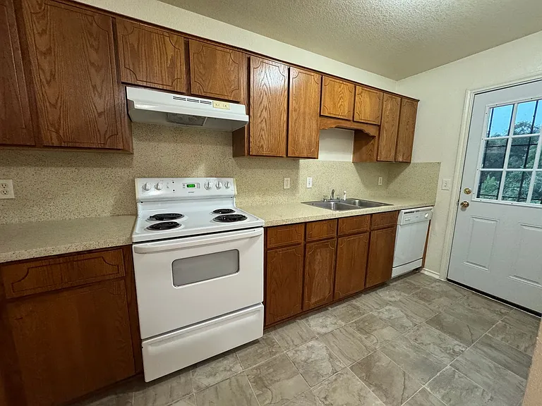 1905 Monte Carlo Ln — Photo 11