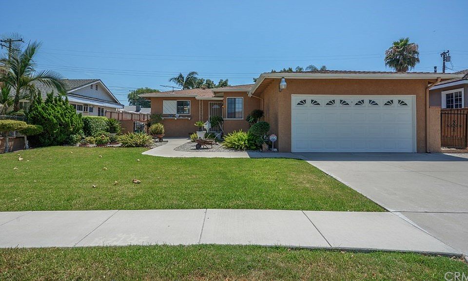 1st image of 832 Ocala Ave