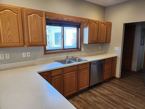 3rd image of 825-827 Gohres St #825