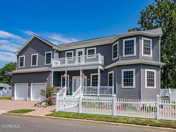 2nd image of 525 Bradley Boulevard