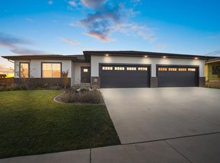 21 Brookstone Cir, Bloomington, IL 61704