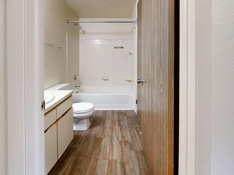 South Bridge Apartments — Photo 57