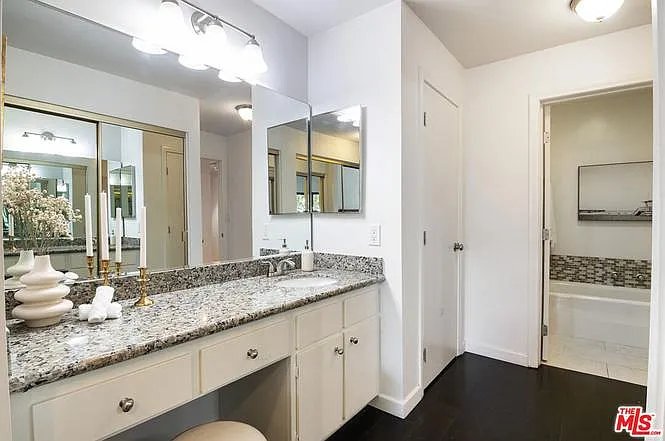651 Wilcox Ave #1E — Photo 26