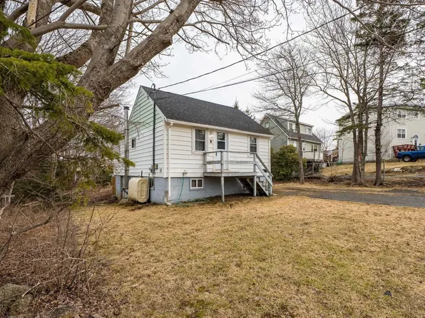 9 Barclay Ave, Halifax, NS B3R 1B3