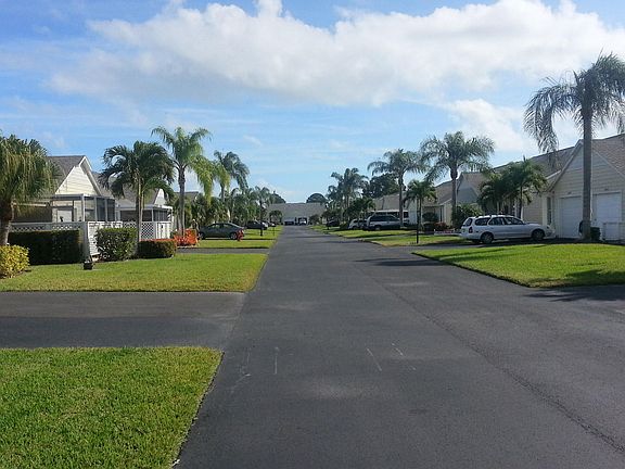 4th image of 2535 SE Tropical East Circle E