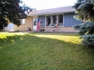 N90W18582 Maryhill Dr, Menomonee Falls, WI 53051