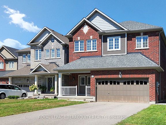 3rd image of 28 Richmond Park Dr