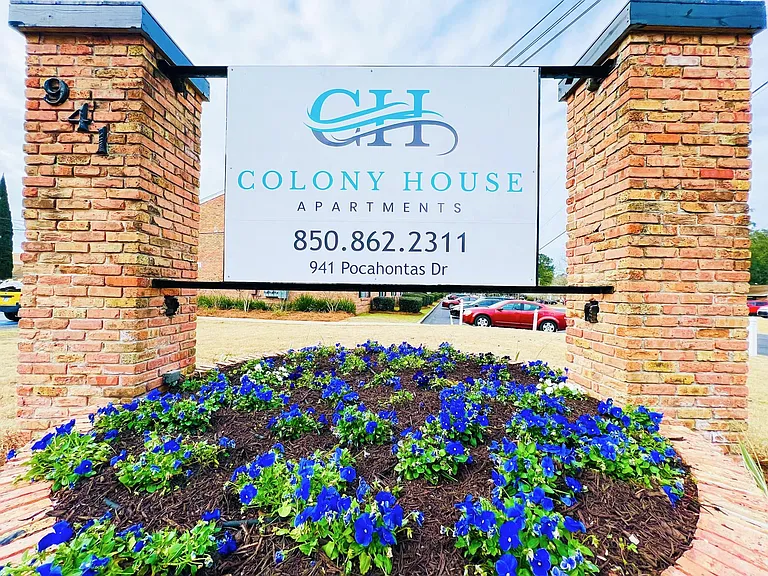 Colony House Apartments — Photo 19