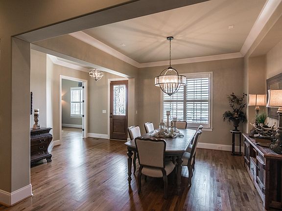 3rd image of 325 Holcombe Ln