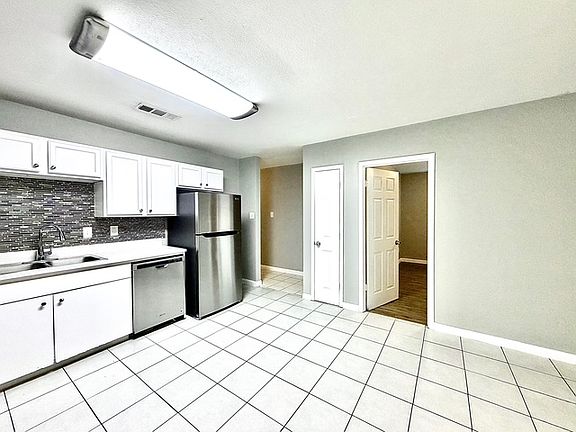 4th image of 4340 Forest Point Dr
