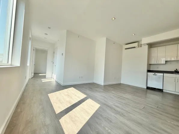 165 Vanderbilt Avenue image 2 of 10