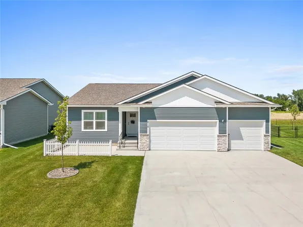 810 NE Elm St, Elkhart, IA 50073