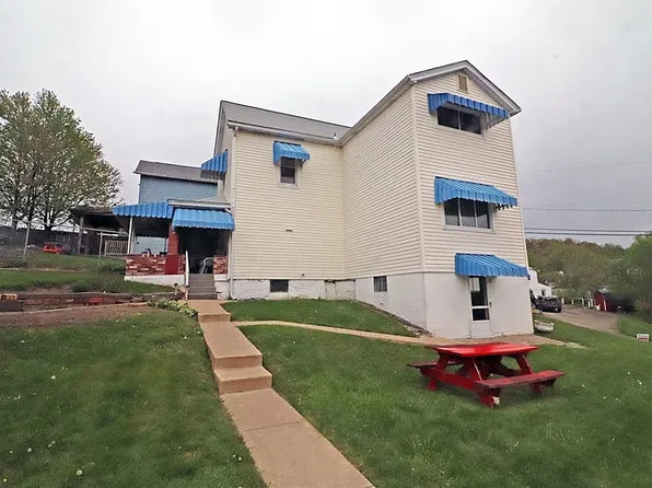 2503 Vancouver St, Grapeville, PA 15634