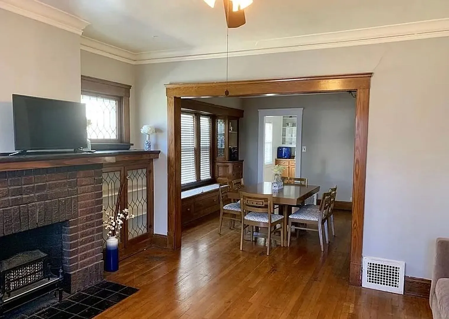 Buckingham11710 — Photo 2