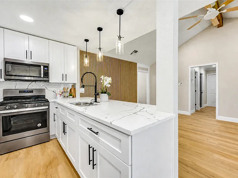4911 Fairdale St — Photo 12