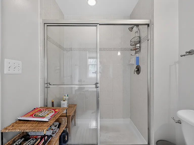 Master bathroom (en suite)