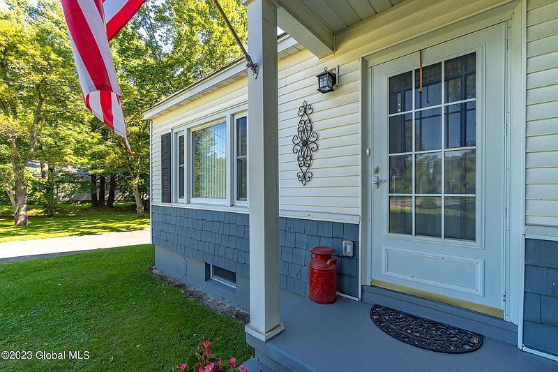 4th image of 2811 Curry Road